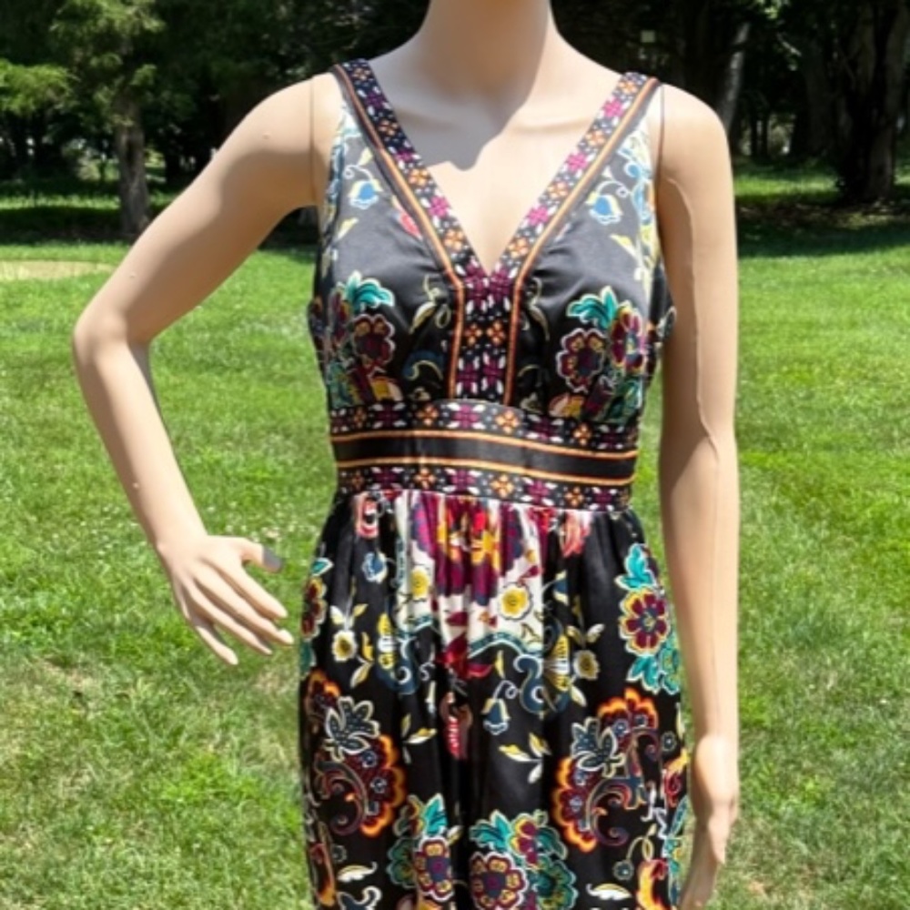 Sleeveless Black and Multi-color Floral V Neck Dress